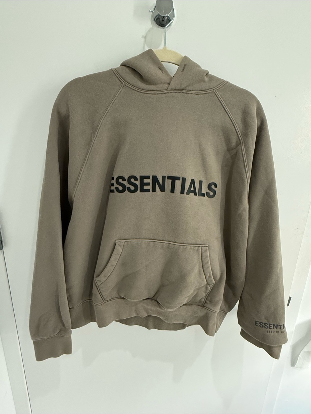 FEAR OF GOD ESSENTIALS Khaki Pullover Logo Hoodie Small